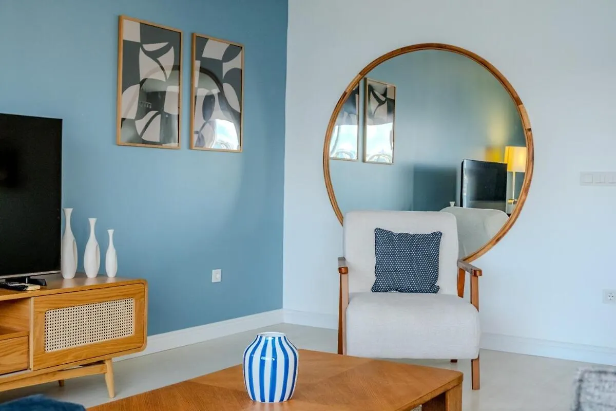 Bosphorus View With Spacious 3 Bedrooms Istanbul Apartment